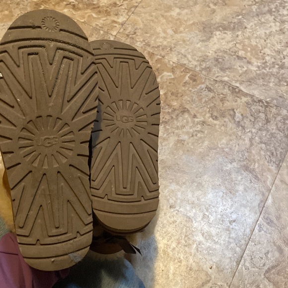 Uggs Bow Boots - Picture 5 of 5